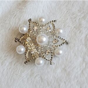 Faux Pearl Rhinestone Brooch Pin